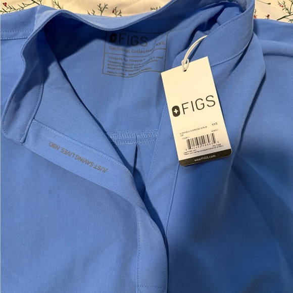 FIGS Rafaela top - Picture 2 of 3